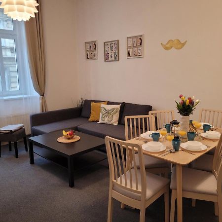 Little Tom Apartments Praag Buitenkant foto
