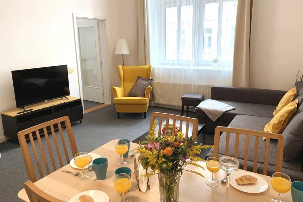 Little Tom Apartments Praag Buitenkant foto