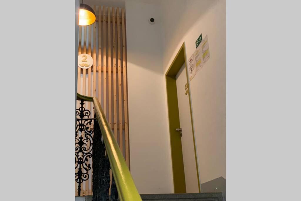 Little Tom Apartments Praag Buitenkant foto
