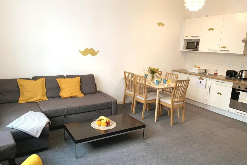 Little Tom Apartments Praag Buitenkant foto