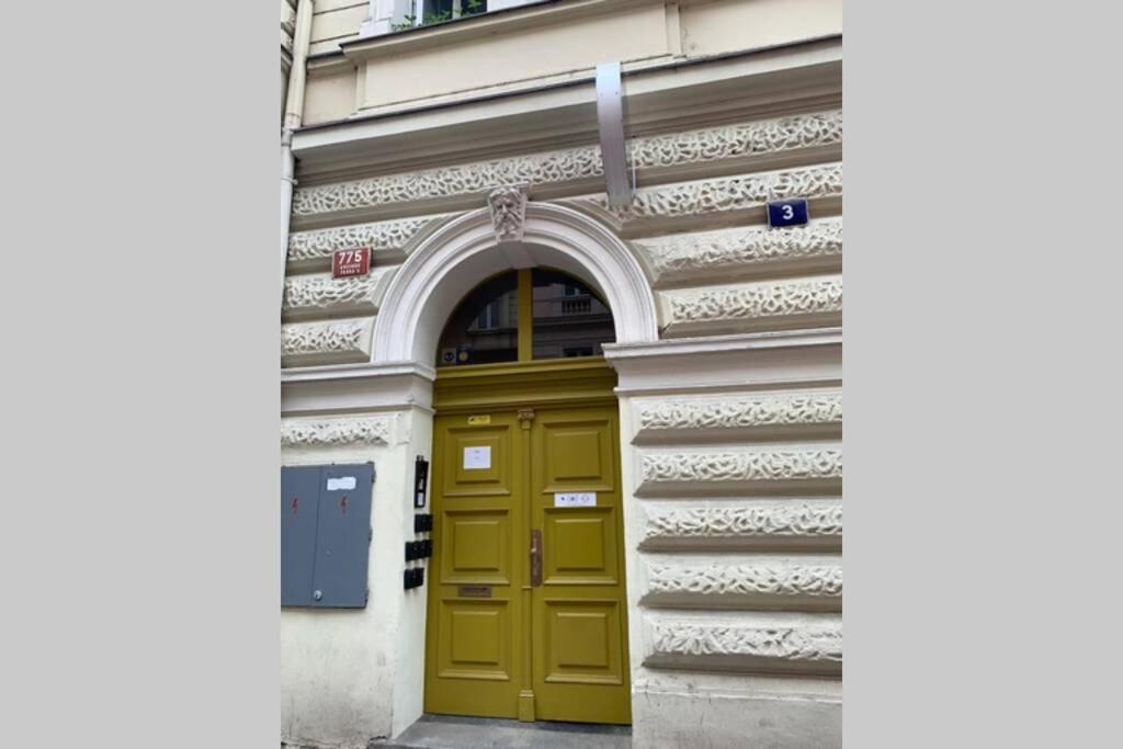 Little Tom Apartments Praag Buitenkant foto