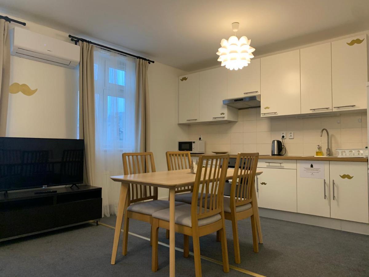 Little Tom Apartments Praag Buitenkant foto