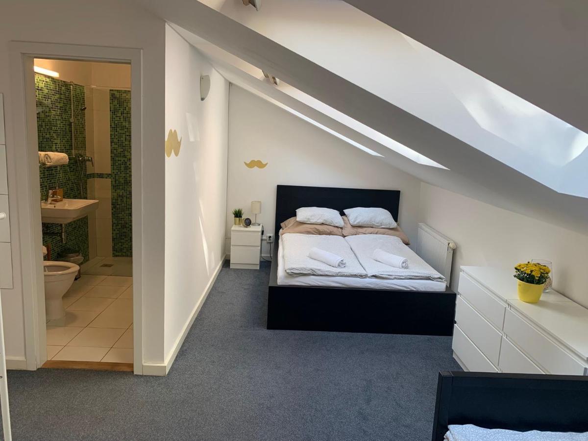 Little Tom Apartments Praag Buitenkant foto