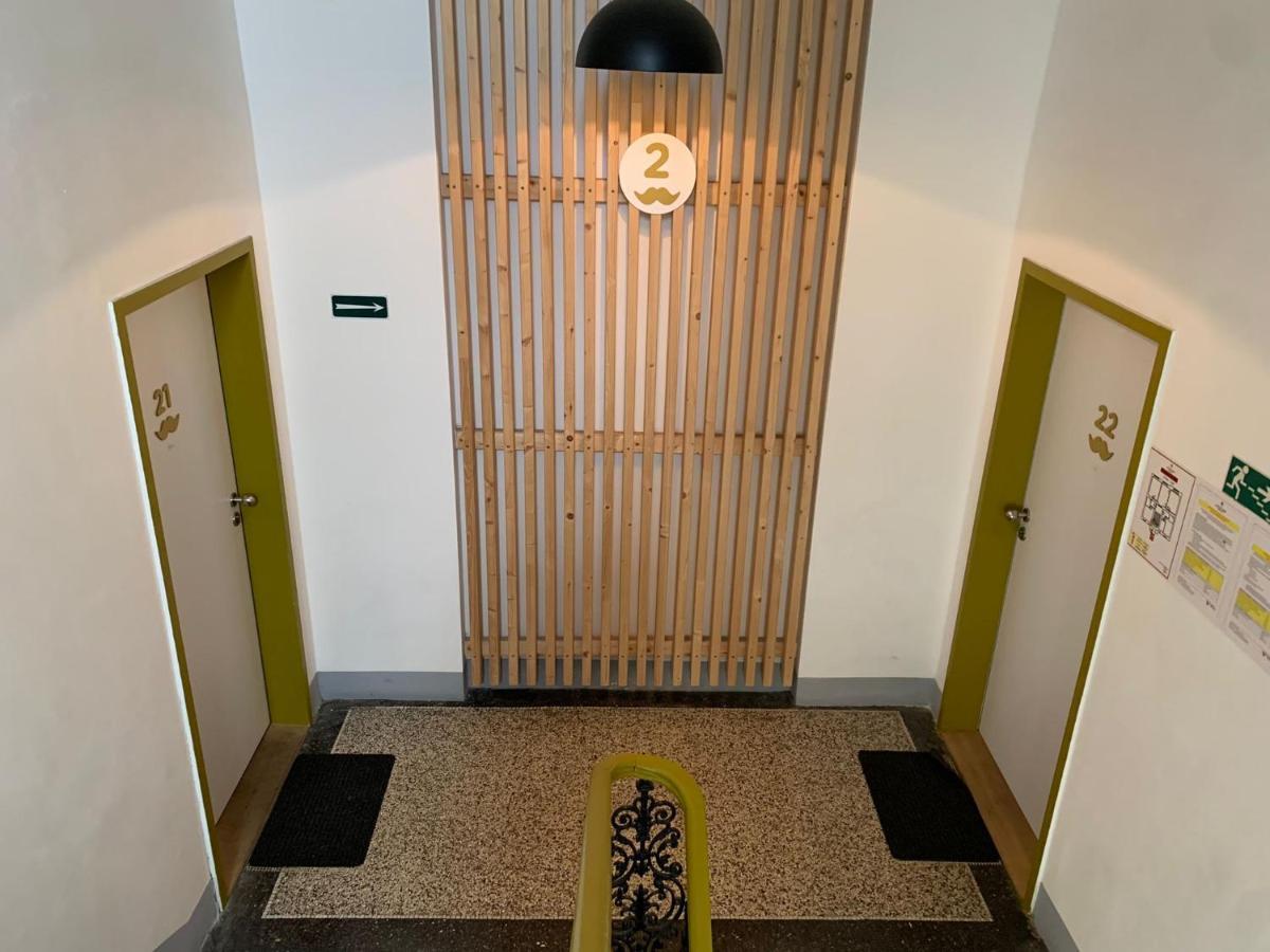 Little Tom Apartments Praag Buitenkant foto