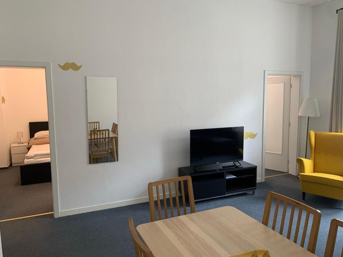 Little Tom Apartments Praag Buitenkant foto
