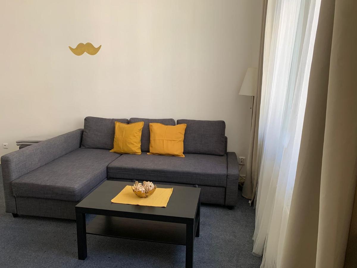 Little Tom Apartments Praag Buitenkant foto